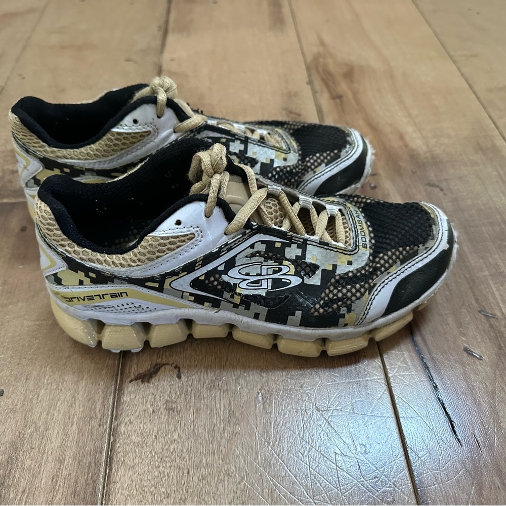 Youth size 4 Boombah baseball TURF cleats.